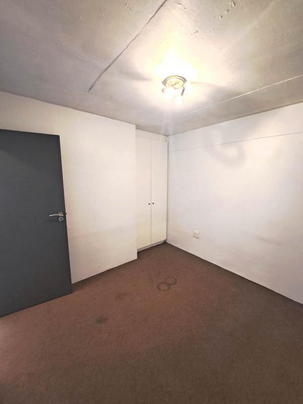 1 Bedroom Property for Sale in Wynberg Western Cape